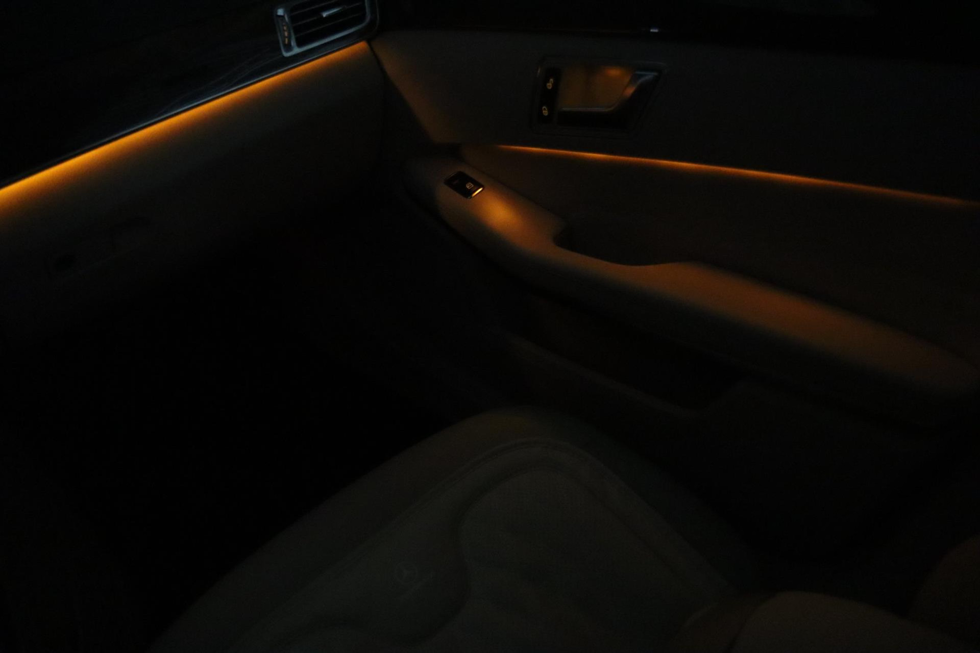 47988516-10.jpg